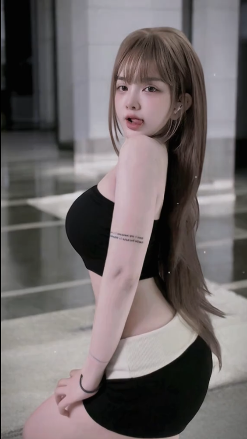 hot-girl-livestream-moon-meo-khoe-eo-thon.jpg