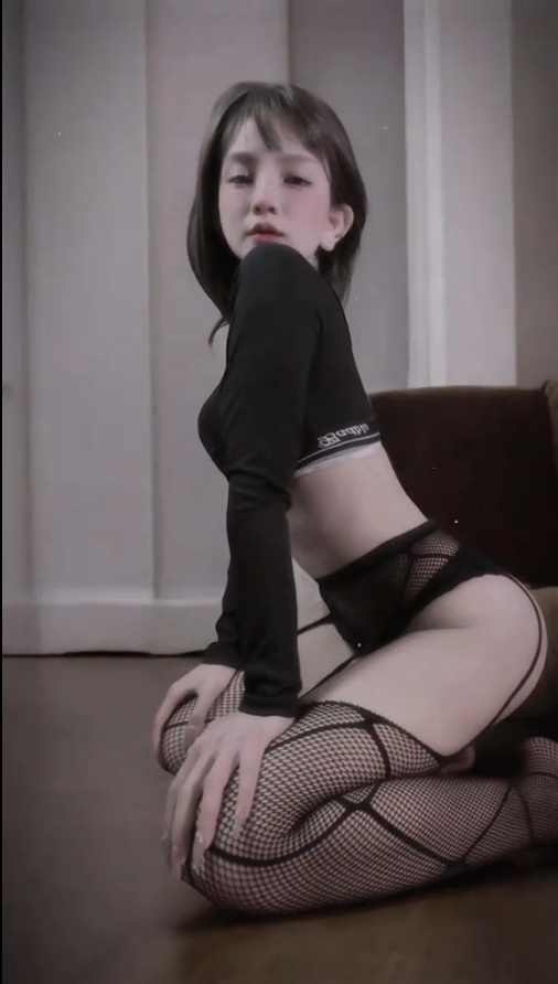 idol-tiktok-moon-meo-nhay-sexy-croptop.jpg