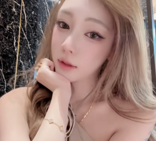 Idol tiktok Mon cherry