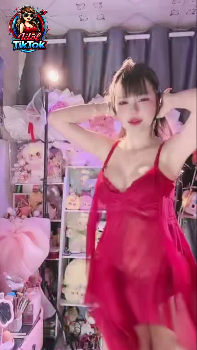 TikTok Live Sóc Xinh Yêu | Đốt Cháy Khung Hình Trong Váy Ngủ Ren Đỏ