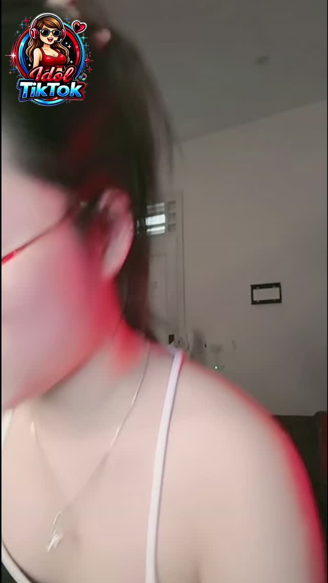 TikTok Live Diệu Chivas Khuấy Động Không Khí Với Màn Dance Sôi Động Theo Nhạc Trend
