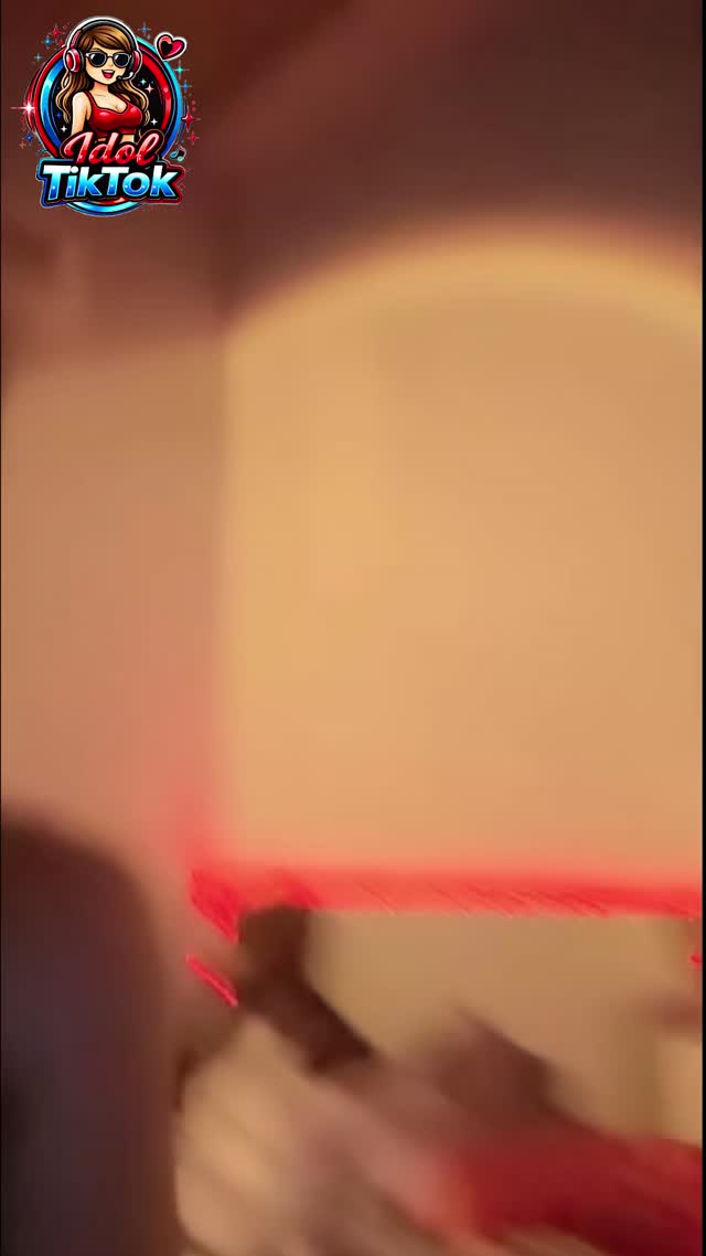 TikTok Live Bống iuiu Đốt Cháy Phòng Live Với Vũ Điệu Sexy Bằng Nghệ Thuật Chiếu Bóng