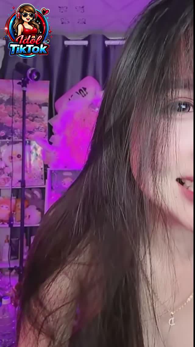 TikTok Live Sóc Xinh Yêu | Sự Cuốn Hút Từ Bikini Đen Bóng Tối Giản Và Vũ Điệu Uyển Chuyển