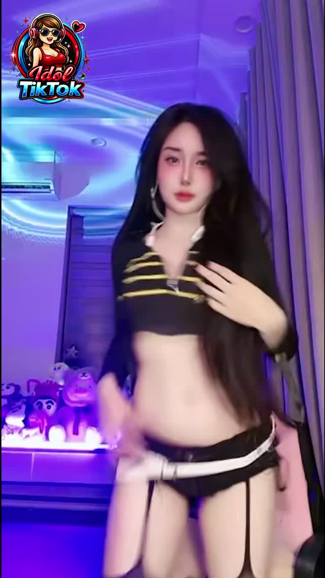 Idol TikTok Kim Mỳ Dance Sôi Động Trong Trang Phục Thủy Thủ Đầy Nổi Bật