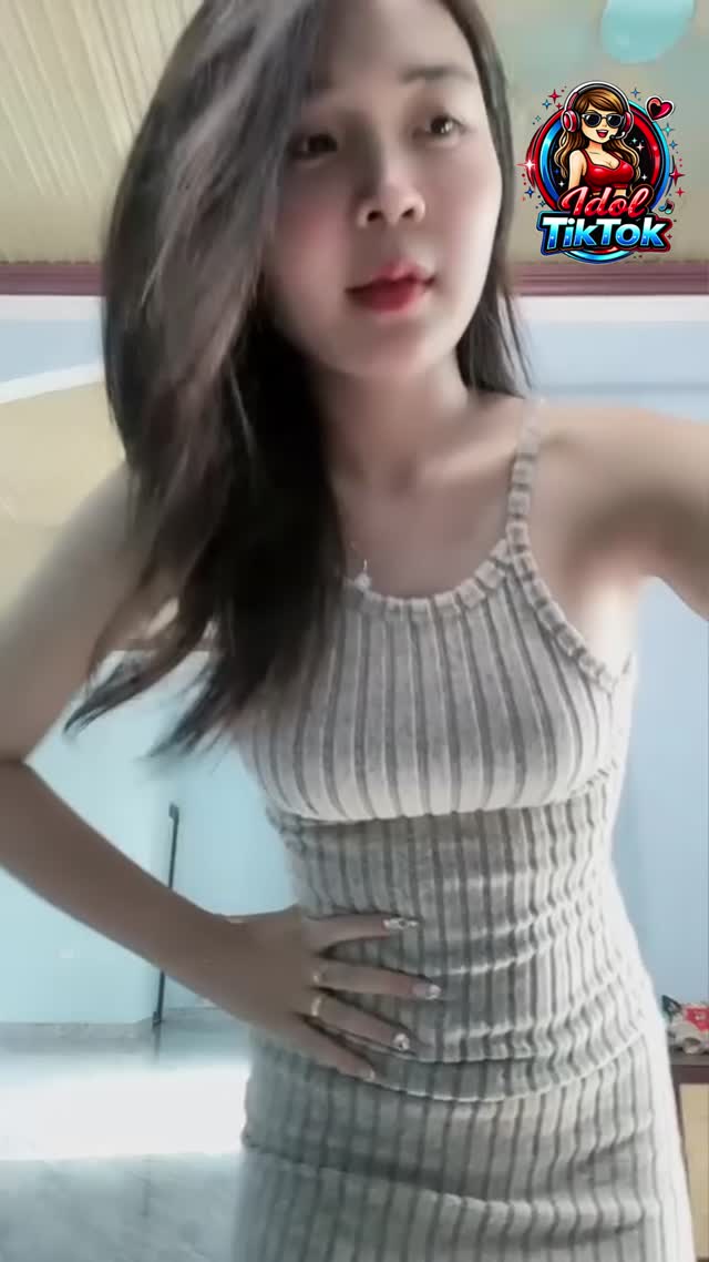 Idol TikTok Lin Linn Gây Thương Nhớ Khi Nhảy Với Váy Len Ôm Body Quyến Rũ
