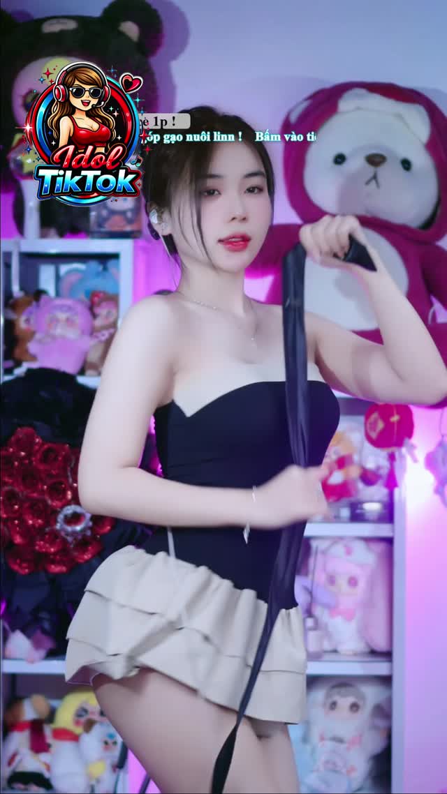 Idol TikTok Lin Linn Diện Outfit Corset Sexy