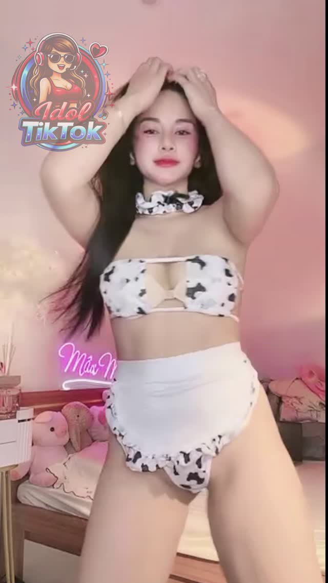 Idol TikTok Mẫu Mít Dance Bikini