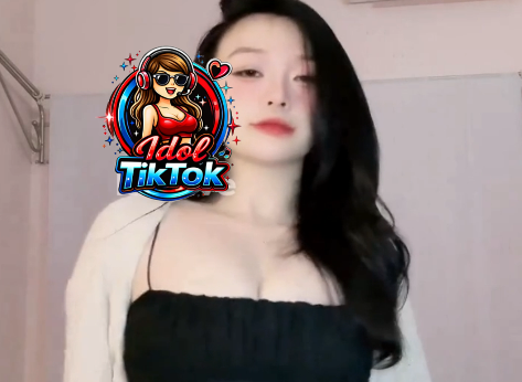 Idol TikTok Linh Bong Live Dance
