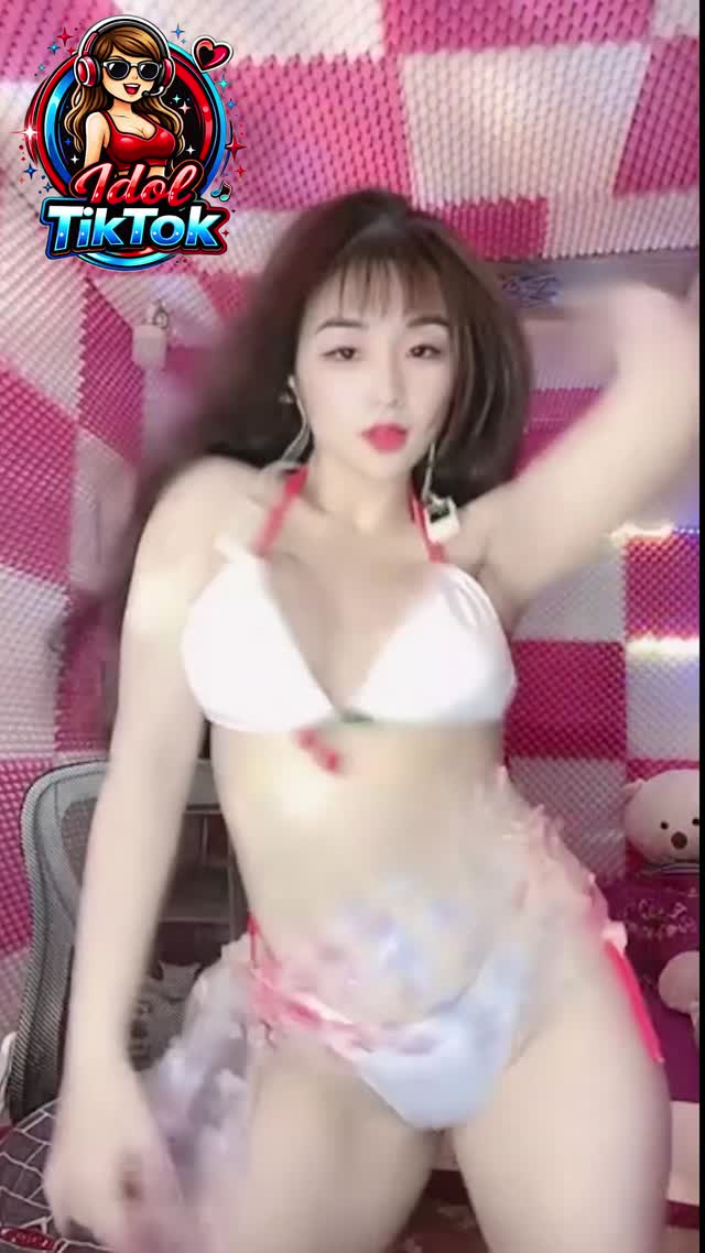 Idol TikTok Út Bị Tẽn Và Những Màn Live Dance Đầy Năng Lượng Thu Hút Cộng Đồng Mạng