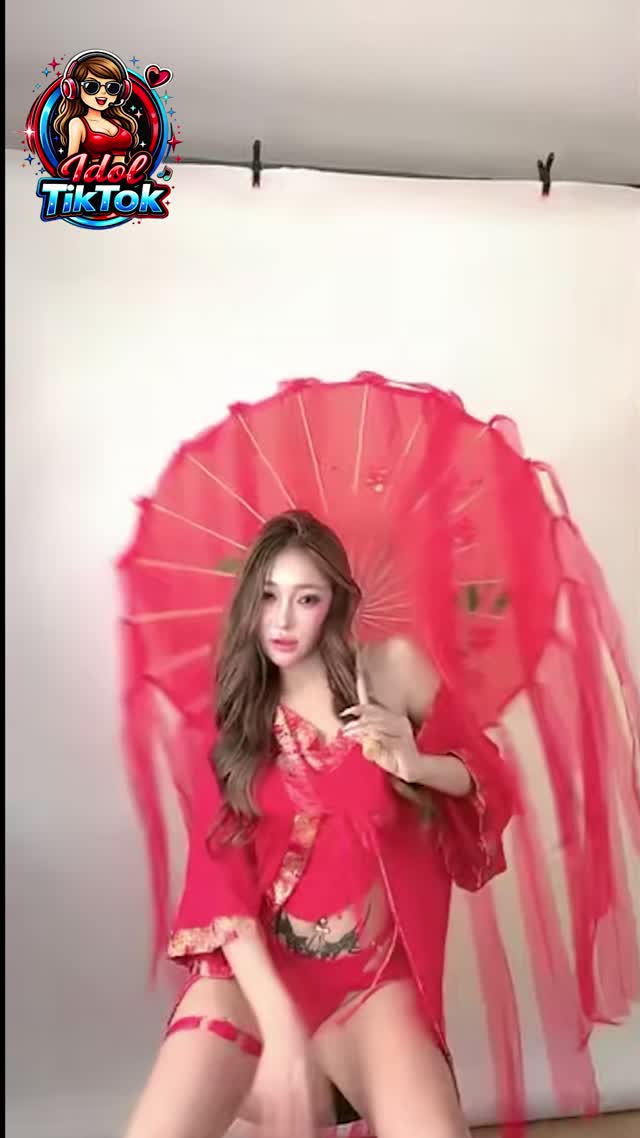 TikTok Live Mon Cherry Dance – Trang Phục Đỏ Quyến Rũ Bùng Nổ 2026